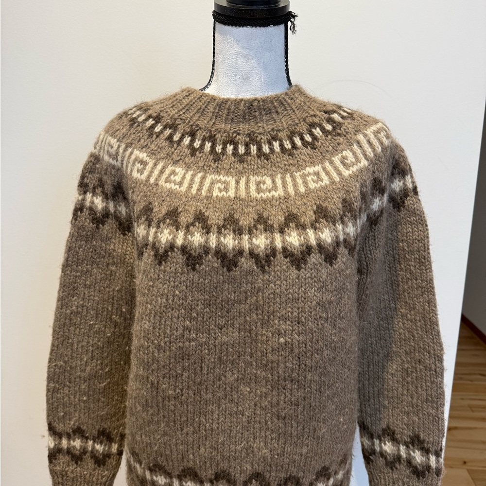 Elegant Brown Patterned Sweater - image 8